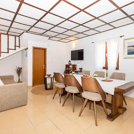 House Mario Дом отдыха Супетар