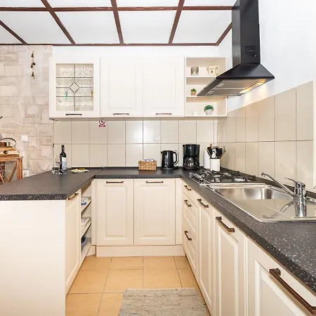 House Mario Супетар